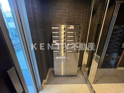 【エントランス】 | フラット・プラム | 落ち着いたエントランスです