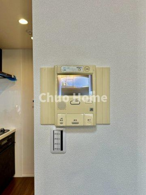 【セキュリティ】 | ダイアパレス新小岩親水公園 | 【モニターホン】誰が来たかすぐにわかるカラーモニター付きインターホン。通話ボタンを押すまでは室内の音は漏れていませんので相手を確かめてから応対できます。