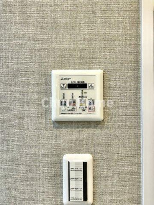 【冷暖房・空調設備】 | ダイアパレス新小岩親水公園 | 【浴室乾燥機】暖房・冷風・換気・乾燥が可能です。毎日を快適に過ごせるうれしい機能が揃っています。雨の日の洗濯物も安心です。