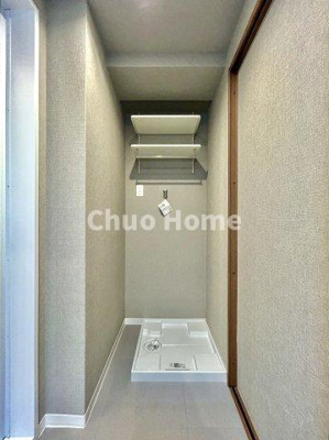 【ランドリースペース】 | ダイアパレス新小岩親水公園 | 【ランドリースペース】担当者がスケールを持ち歩いておりますので、ご見学時には現在お使いの洗濯機などがきちんと収まるかなどもチェックして下さい。見学前に測っておくと非常に便利だと思います。