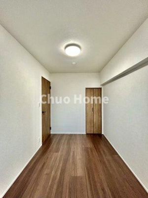 【子供部屋】 | ダイアパレス新小岩親水公園 | 【子供部屋】お子様を持つ家庭の約6割が「家族や子どものため」に購入を希望。入学後の転校を避け、広い空間でのびのび育てたいなどの親心が、家探しのきっかけになっているようです。