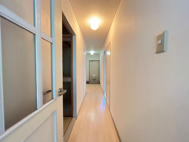 スカイヒルズ新道出の内装|廊下