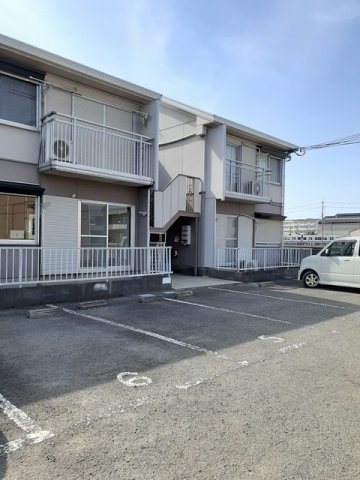 ラベニュー西中の駐車場|駐車場完備です