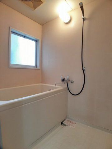 ラベニュー西中の浴室|日々の暮らしに欠かせないお風呂です