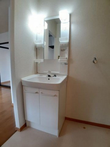 ラベニュー西中の洗面所|広い洗面スペース