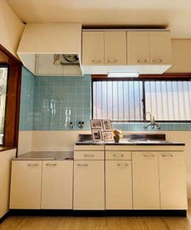 【キッチン】 | 川西市錦松台中古戸建 | シンプルキッチンです♪シンク前には窓も有り、明るく快適です！！