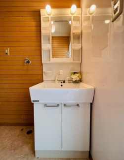 【独立洗面台】 | 川西市錦松台中古戸建 | 洗面化粧台です♪シャワー水栓で使い勝手も良いです！