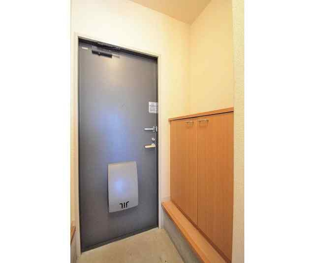 川崎市麻生区片平６丁目のアパートの玄関