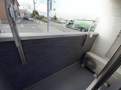 【バルコニー】 | カサ・ヴィアーレⅡ | お洗濯にも便利なバルコニー付き