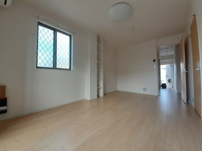 【居間・リビング】 | カサ・ヴィアーレⅡ | ゆったりとした居間です