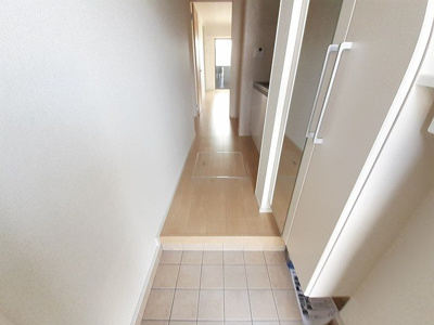 【玄関】 | カサ・ヴィアーレⅡ | ゆったりとした玄関です