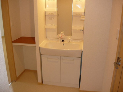 【洗面所】 | ブリーズ坂上 | 脱衣スペースもあります