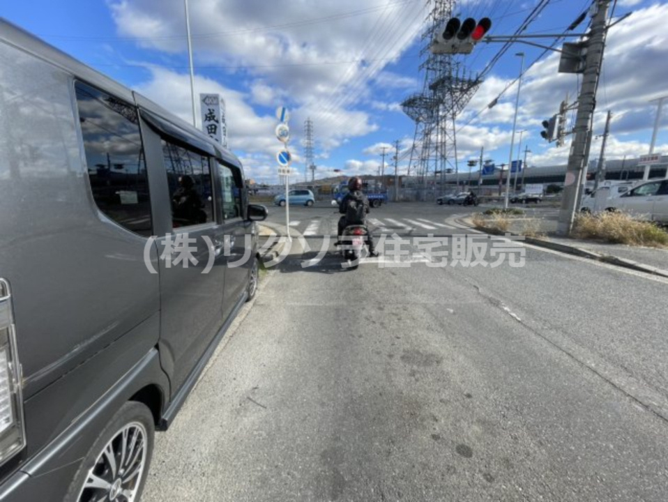 楠根南町　中古一戸建ての前面道路含む現地写真|■物件内覧・資金計画相談・住宅ローン相談、リフォーム相談、お問合せ受付中■
※当日・翌日のご内覧、ご相談はお電話でのお問合せがスムーズです！