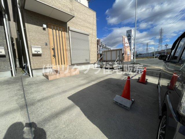 楠根南町　中古一戸建ての駐車場|2台駐車可能
■物件内覧・資金計画相談・住宅ローン相談、リフォーム相談、お問合せ受付中■
※当日・翌日のご内覧、ご相談はお電話でのお問合せがスムーズです！