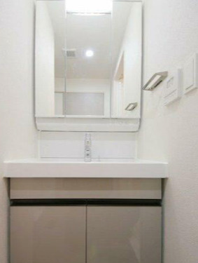 アーバネックス南森町WESTの独立洗面台