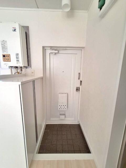 フジビルの玄関