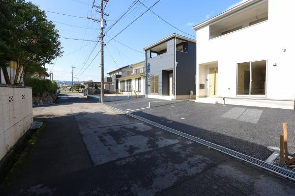 富士見が丘東第6-1号棟の前面道路含む現地写真