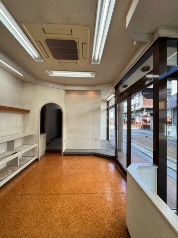 【内装】 | 御所市中央通り2丁目　中古戸建 | １階店舗スペース♪