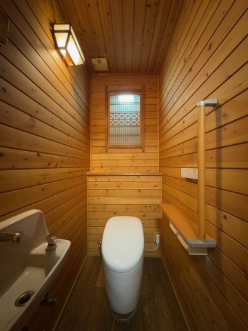 【トイレ】 | 御所市中央通り2丁目　中古戸建 | １階トイレ♪