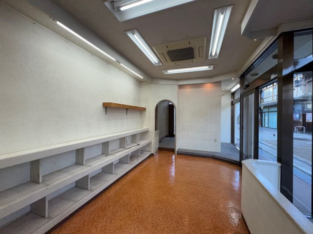 【内装】 | 御所市中央通り2丁目　中古戸建 | １階店舗スペース♪
