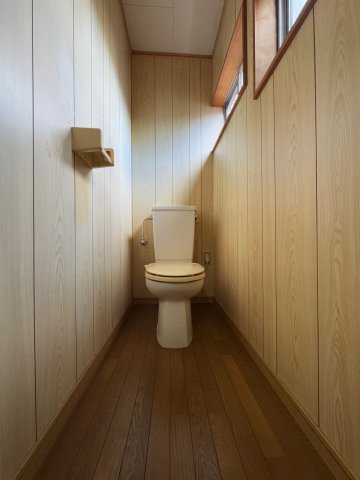 【トイレ】 | 御所市中央通り2丁目　中古戸建 | ２階トイレ♪