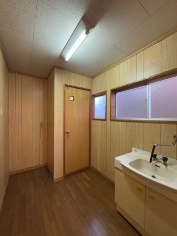 【独立洗面台】 | 御所市中央通り2丁目　中古戸建 | ２階洗面室♪