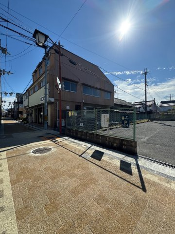 【外観】 | 御所市中央通り2丁目　中古戸建 | 物件横に貸駐車場あります!(^^)!