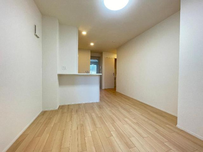 【居間・リビング】 | （仮称）ユニヴァリィⅡ上乃木 | 床の色違います（イメージ）