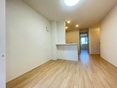 【居間・リビング】 | （仮称）ユニヴァリィⅡ上乃木 | 床の色違います（イメージ）