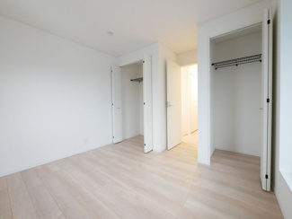 【洋室】 | 甲府市上曽根町 新築全2棟 2号棟 敷地70坪 中道北小学区 | 2階5.7帖西側の洋室。