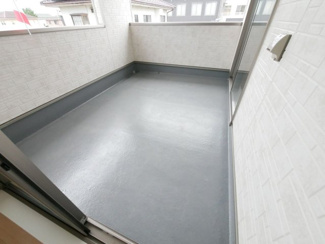 【バルコニー】 | 甲府市上曽根町 新築全2棟 2号棟 敷地70坪 中道北小学区 | 急な降雨にも対応可能なインナーバルコニー。