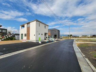 【外観】 | 甲府市上曽根町 新築全2棟 2号棟 敷地70坪 中道北小学区 | シンプルで飽きの来ない外観