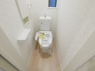 【トイレ】 | 甲府市上曽根町 新築全2棟 2号棟 敷地70坪 中道北小学区 | ウォシュレット機能付きトイレ。