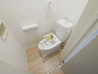 【トイレ】 | 甲府市上曽根町 新築全2棟 2号棟 敷地70坪 中道北小学区 | 1階トイレ　ウォシュレット付き