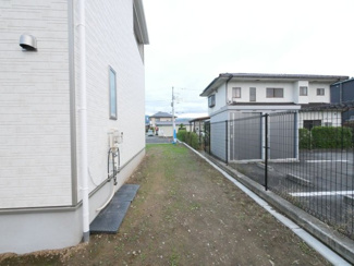 【周辺】 | 甲府市上曽根町 新築全2棟 2号棟 敷地70坪 中道北小学区 | 敷地西側境界