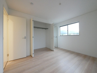 【洋室】 | 甲府市上曽根町 新築全2棟 2号棟 敷地70坪 中道北小学区 | 2階7.5帖洋室+テレワークルーム。