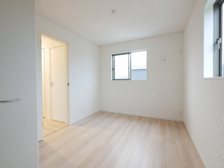 【洋室】 | 甲府市上曽根町 新築全2棟 2号棟 敷地70坪 中道北小学区 | 2階東側5.2帖洋室