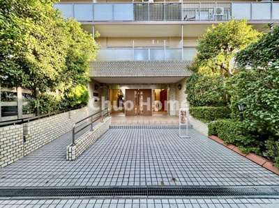 【エントランス】 | 東陽町ガーデニアA棟 | 【エントランス】マンションのエントランスは、その物件の印象を決める、顔とも言える場所です。毎日通る場所ですからきれいなのが一番です。