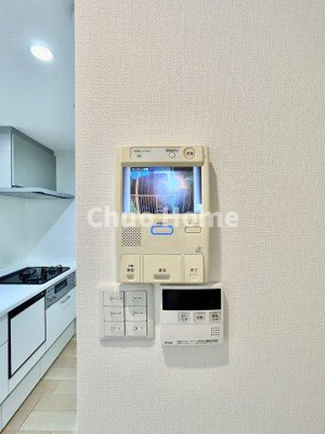 【セキュリティ】 | 東陽町ガーデニアA棟 | 【モニターホン】誰が来たかすぐにわかるカラーモニター付きインターホン。通話ボタンを押すまでは室内の音は漏れていませんので相手を確かめてから応対できます。