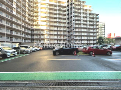 【駐車場】 | 東陽町ガーデニアA棟 | 【敷地内駐車場】最新の空き状況や費用などの詳細は担当スタッフまでお問い合わせください。