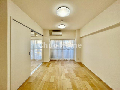 【居間・リビング】 | 東陽町ガーデニアA棟 | 【リビングダイニング】一日の中で多くの時間を過すことになるリビングダイニングだからこそ、いつも穏やかな空間であることが必然。爽やかな通風と採光を存分に感じる事が出来る空間です。