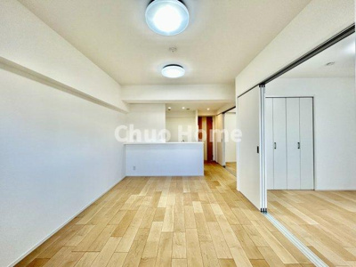 【居間・リビング】 | 東陽町ガーデニアA棟 | 【居間・リビング】「ＬＤＫは家族団らんをデザイン」広いＬＤＫでは家族が集まり一緒の時間を過ごせる工夫がされております。何気ない一日の当たり前のひとコマがいつか一生の宝物になります