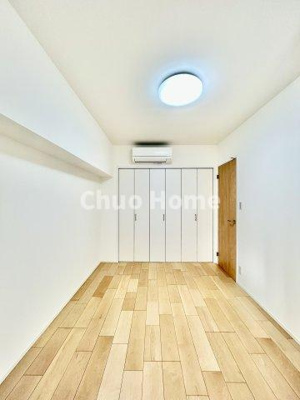 【洋室】 | 東陽町ガーデニアA棟 | 【洋室】快適に過ごす条件は、一人ひとり違います。だからこそ飾り過ぎないシンプルな内装と偏り過ぎないデザインで統一しております。居住していく中でオーナー様だけの【マイホーム】に創り上げて下さい