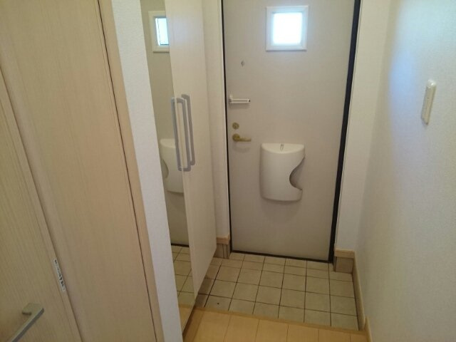 ラルカンシエルの玄関|明るい玄関です