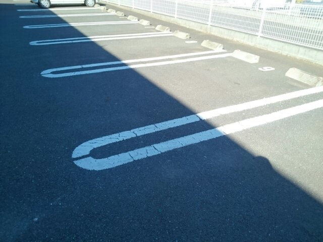 ラルカンシエルの駐車場|駐車場があるので、車を買う予定の方も安心です