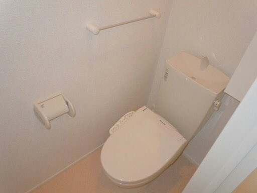 ノバガーデンⅡのトイレ|ゆったりとした空間のトイレです