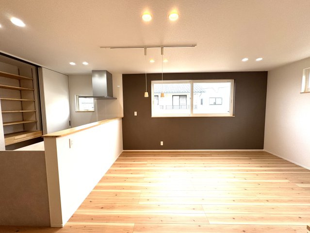 東区竹尾4丁目　新築戸建　の居間・リビング