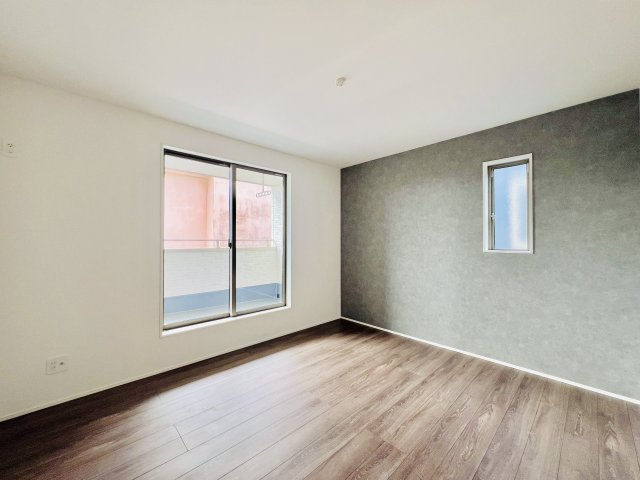 前橋市元総社の洋室|7.2帖の主寝室は、大きいベッドを設置してもゆとりのある空間♪
WIC付き◎