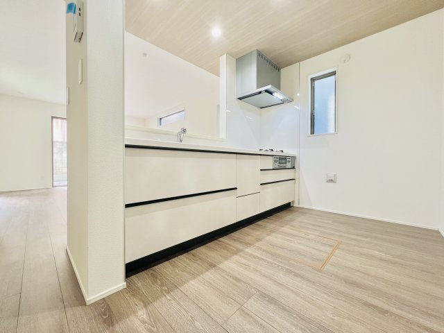 前橋市元総社のキッチン|作業スペースも広くお料理も快適に♪