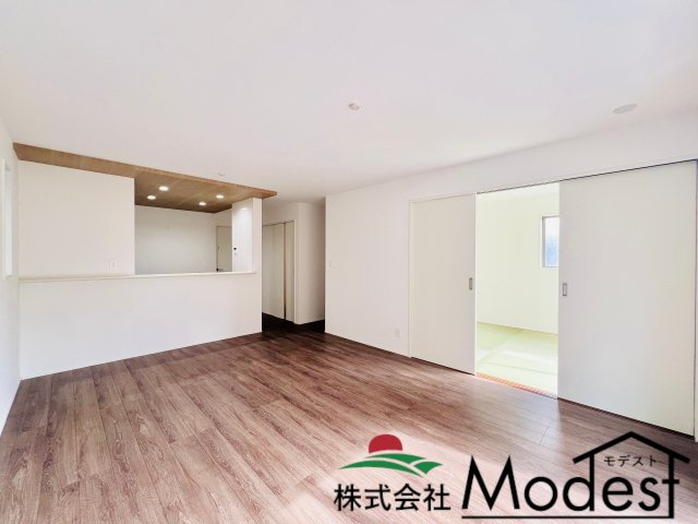 前橋市元総社の居間・リビング|家具の配置も考えやすく、ご家族も自然と集まる空間に♪